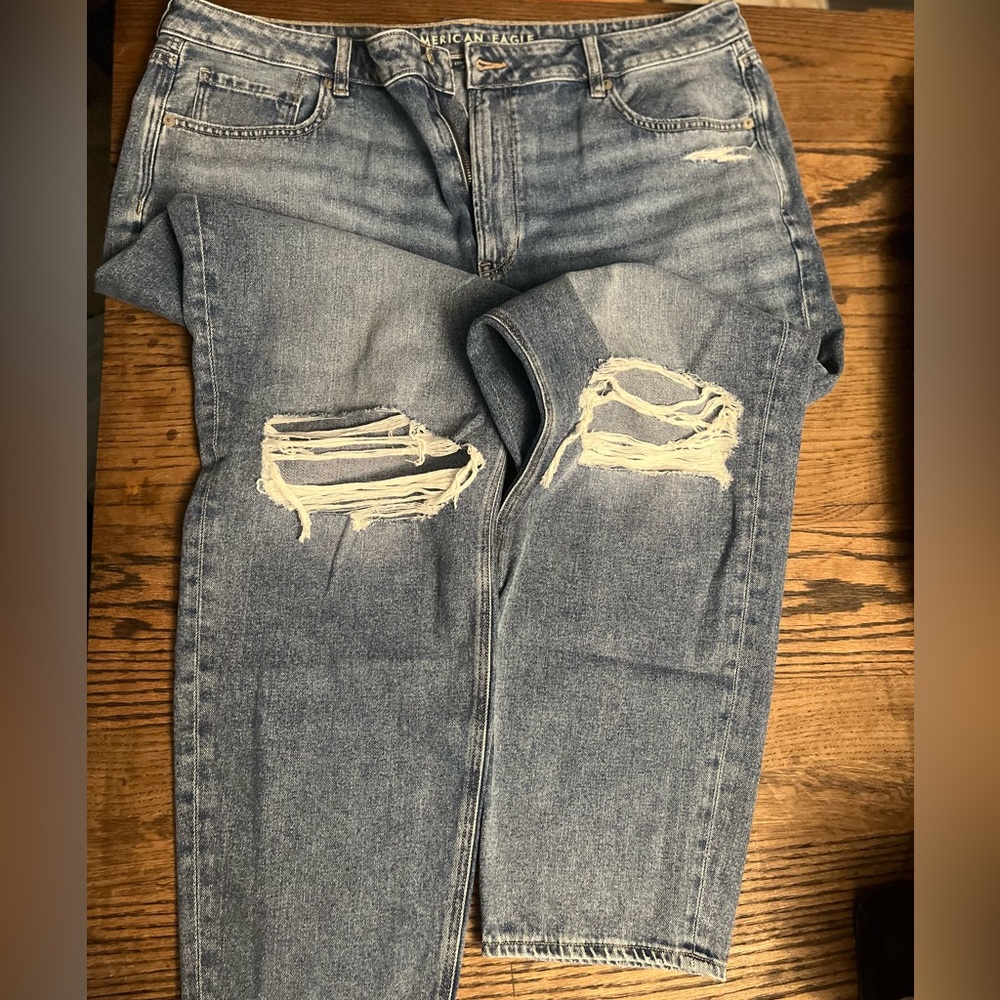 Brand New American Eagle 🦅 Woman’s Ripped Jeans!!
